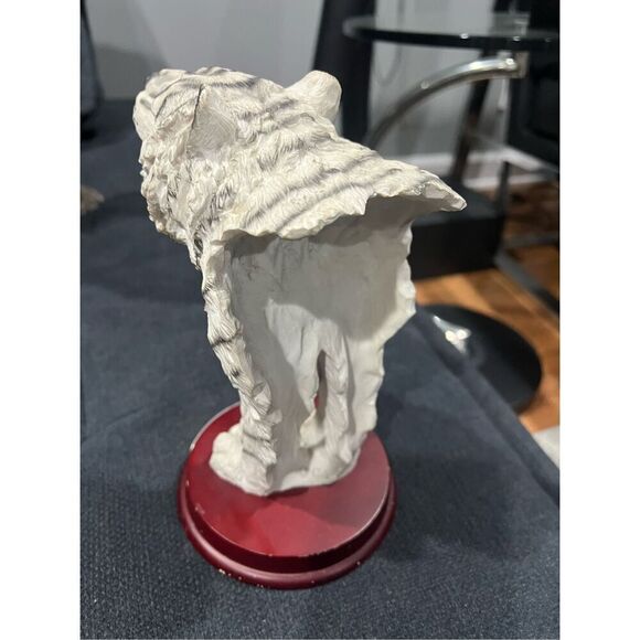 Classic Wildlife Collection White Tiger figurine - Picture 8 of 11